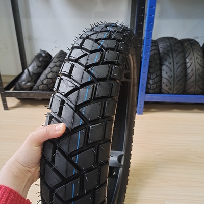 35%-55% Contenuto di gomma 120/80-18 Ruote di motocicletta Pneumatici Progettazione profonda per le prestazioni