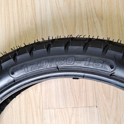 35%-55% Contenuto di gomma 120/80-18 Ruote di motocicletta Pneumatici Progettazione profonda per le prestazioni