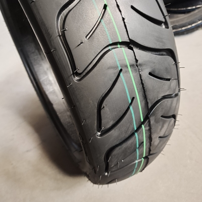 Capacità di produzione di 5000 pezzi al giorno 13 pollici senza tubo 130/70-13 pneumatici per motociclette