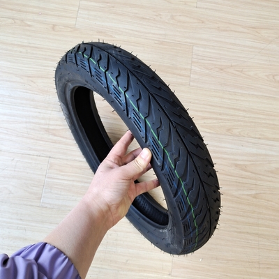 80/90-14 Dimensione Motociclo Tubeless Pneumatic Making Machine con e Deep Pattern Design