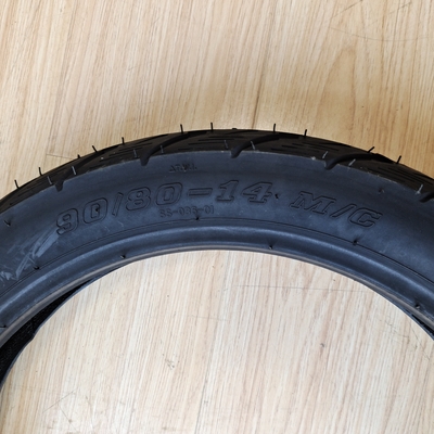 80/90-14 Dimensione Motociclo Tubeless Pneumatic Making Machine con e Deep Pattern Design