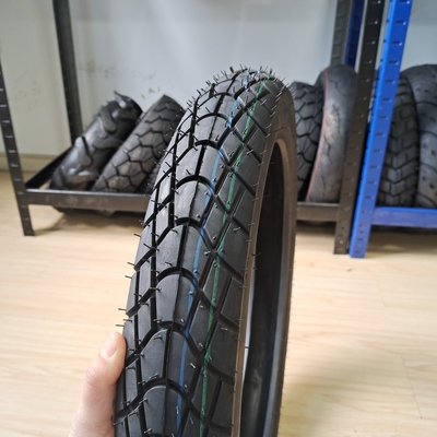 90/80-16 Pneumatico nero con involucro Pneumatico per moto perfetto per le vostre esigenze commerciali