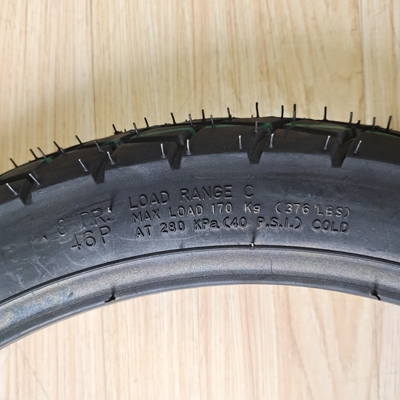 90/80-16 Pneumatico nero con involucro Pneumatico per moto perfetto per le vostre esigenze commerciali