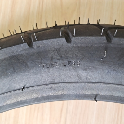 90/80-16 Pneumatico nero con involucro Pneumatico per moto perfetto per le vostre esigenze commerciali