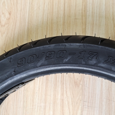 35%-55% Contenuto di gomma 90/90-17 TL Pneumatico per motociclette per la certificazione ISO9001