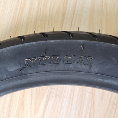 35%-55% Contenuto di gomma 90/90-17 TL Pneumatico per motociclette per la certificazione ISO9001