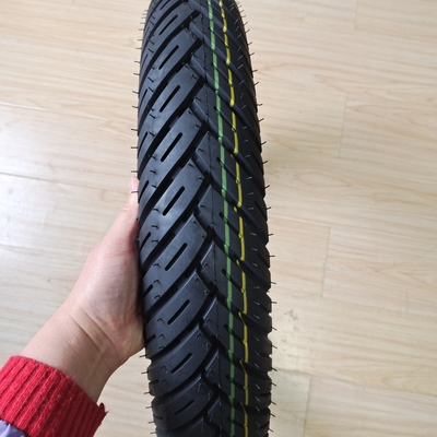 Contenuto di gomma 35-55% 90/90-18 Pneumatici per motociclette per la natura Materia prima gomma acciaio nylon