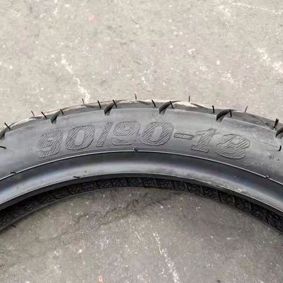 Pneumatici per motociclette del porto di Qingdao per 90/90-18 110/90-16 90.90.18 pneumatici