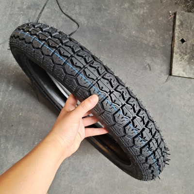 Capacità di produzione 5000pcs al giorno Pneumatici per motociclette Pneumatici 90/90-18 Casco di pneumatici senza tubi