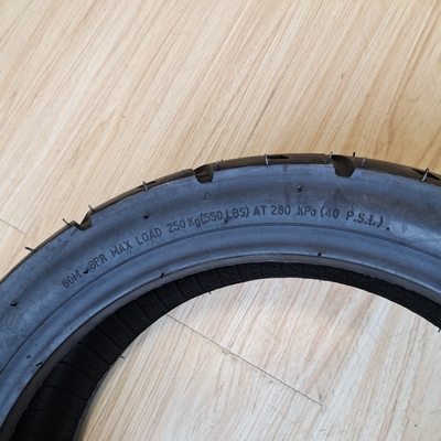 Pneumatici per motocicli Pneumatici per scooter 130/60-13 senza tubi di classe A con 35%-55% di gomma