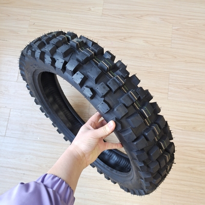 Pneumatici da moto 110/90-18 8PR per il mercato venezuelano Contenuto di gomma nera 35%-55% Durable