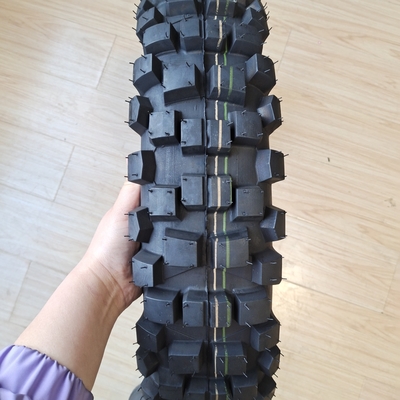 Pneumatici da moto 110/90-18 8PR per il mercato venezuelano Contenuto di gomma nera 35%-55% Durable