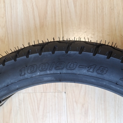 10090-18 TL pneumatici per motociclette con materiale di nylon in gomma naturale e acciaio OEM