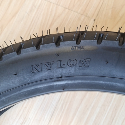 10090-18 TL pneumatici per motociclette con materiale di nylon in gomma naturale e acciaio OEM