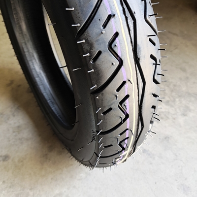 Pneumatici e tubi interni per motociclette del porto di Qingdao con contenuto di gomma compreso tra il 35% e il 55%