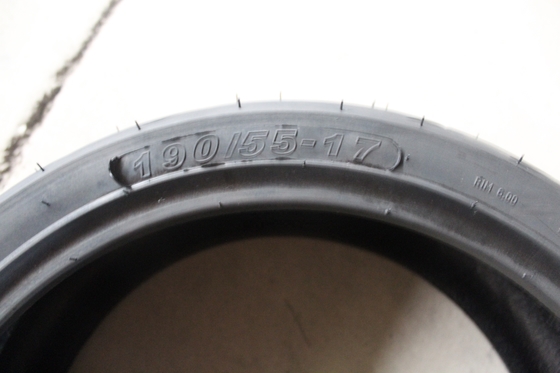 Contenuto in gomma del 35%-45% 190/55/17 Pneumatici per motocicli Pneumatici senza tubi 190/55/17 per Superior
