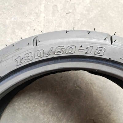Resistenza alla trazione 10,5 Pneumatici per motocicli/Pneumatici 130/60-13 TL per e capacità di produzione