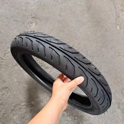 Porto di carico di Qingdao Natrual Rubber 17 pollici 90/90-17 pneumatici a 8 strati per motocicli