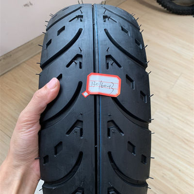 Cambio di pneumatici per moto 130/60-13 con tensione 10.5