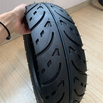 Cambio di pneumatici per moto 130/60-13 con tensione 10.5