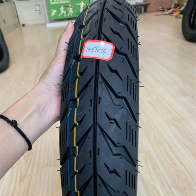 Contenuto di gomma 35%-55% pneumatici Leo Motocicletta 100/90-14 per i distributori del porto di Qingdao