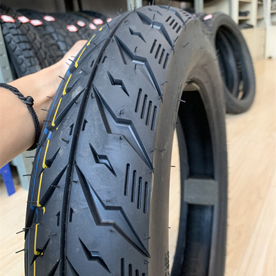 Contenuto di gomma 35%-55% pneumatici Leo Motocicletta 100/90-14 per i distributori del porto di Qingdao