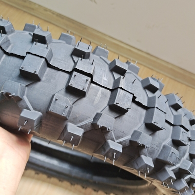 Pneumatici per motocicli 4.60-17 senza tubi e tubi con capacità produttiva di 5000 pezzi al giorno