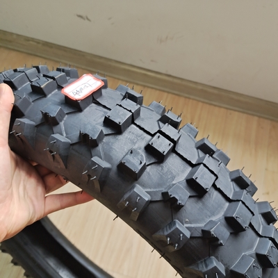 Pneumatici per motocicli 4.60-17 senza tubi e tubi con capacità produttiva di 5000 pezzi al giorno