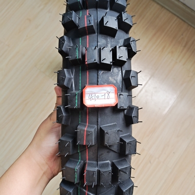 35%-55% di contenuto di gomma pneumatico per motociclette 4.10-18 OWN DOT ISO CCC SONCAP al porto di Qingdao