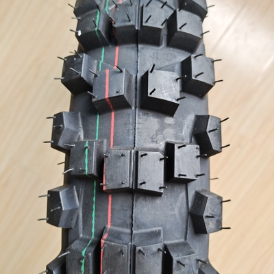 35%-55% di contenuto di gomma pneumatico per motociclette 4.10-18 OWN DOT ISO CCC SONCAP al porto di Qingdao
