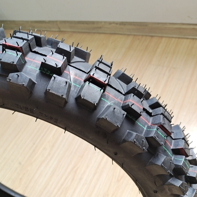 35%-55% di contenuto di gomma pneumatico per motociclette 4.10-18 OWN DOT ISO CCC SONCAP al porto di Qingdao
