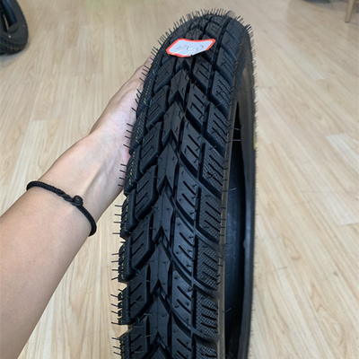 Acquista un pneumatico da moto 17 con 35%-55% di gomma entro 25 giorni
