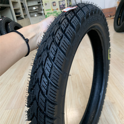 20000 KM Work Life Pneumatico per moto 2.75-17 47 L con disegno a deep pattern di Maggion