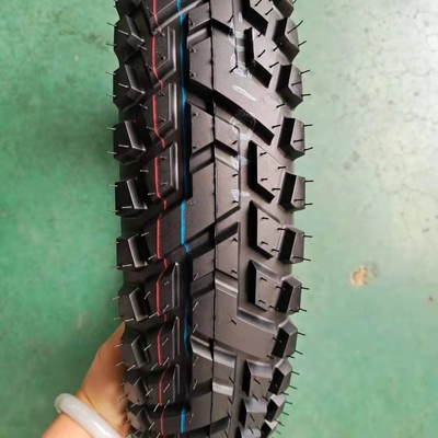 Maxxis Motorcycle Tire Tubeless 110/90-16 con contenuto di gomma del 35%-55% nel porto di Qingdao