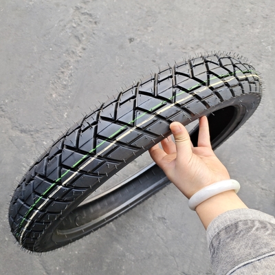 Pneumatici ad alta resistenza alla trazione Pneumatici per motocicli Pneumatici 90 90 19 a Qingdao Port Loading
