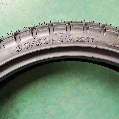 90/90-18 Pneumatici da corsa per moto Pneumatici senza tubi Durata di vita 20000 KM Casco del pneumatico