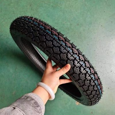 90/90-18 Pneumatici da corsa per moto Pneumatici senza tubi Durata di vita 20000 KM Casco del pneumatico