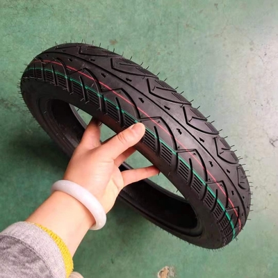 Capacità di produzione giornaliera di pneumatici per motociclette con disegno profondo