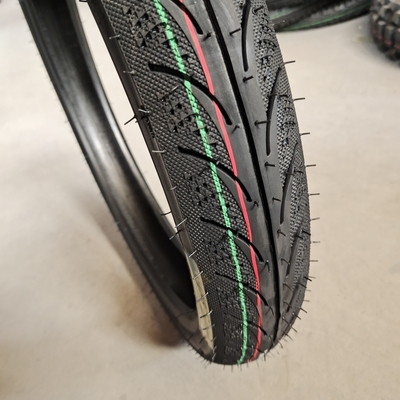 275-17 pneumatici per motocicli con profondo disegno in commercio.