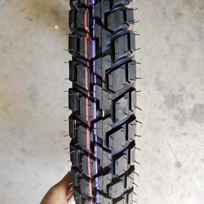Pneumatici da motociclo da carico al porto di Qingdao 3.00-17 con involucro di pneumatici di lunga durata