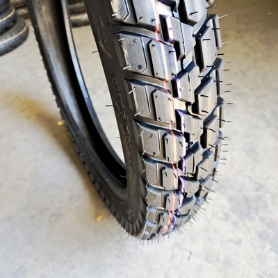 Mercato africano 3.00-17 Pneumatici per motociclette Pneumatici senza tubi con 35%-55% di gomma