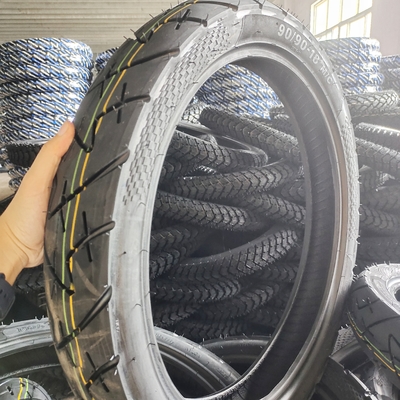 Sostituzione/riparazione di pneumatici da moto 90/90-18 con capacità produttiva di 5000 pezzi al giorno