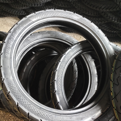 Sostituzione/riparazione di pneumatici da moto 90/90-18 con capacità produttiva di 5000 pezzi al giorno