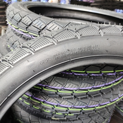 Pneumatici senza tubi per motocicli Tubo 17/2.75 2.75-17 275 17 Contenuto di gomma 35%-45% Pneumatici a modello