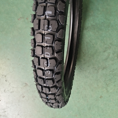 Contenuto di gomma del 35%-55% Pneumatici per motocicli da 3.00-18 per una lunga durata di 20000 KM
