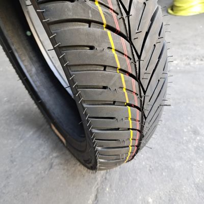 120/70-12 120/70/12 120 70 12 Pneumatico per motociclette da corsa con contenuto di gomma compreso tra il 35% e il 45%