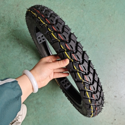 Ruote di gomma per motocicli pneumatici da 2.75-18 e con capacità produttiva di 5000 pezzi al giorno