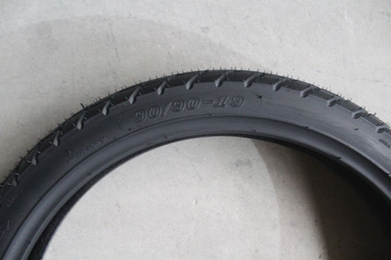 Top 90/90-18 90/90/19 pneumatici per moto senza tubi con tecnologia e design giapponese