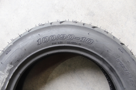 90/90-10 90/100-10 100/90-10 110/90-10 Pneumatici senza tubi per scooter con capacità di carico 224 kg