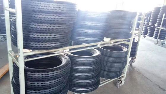 Pneumatici per motociclisti a dente di sega 4.50x17 450-17 450/17 per il carico Porto Porto di Qingdao